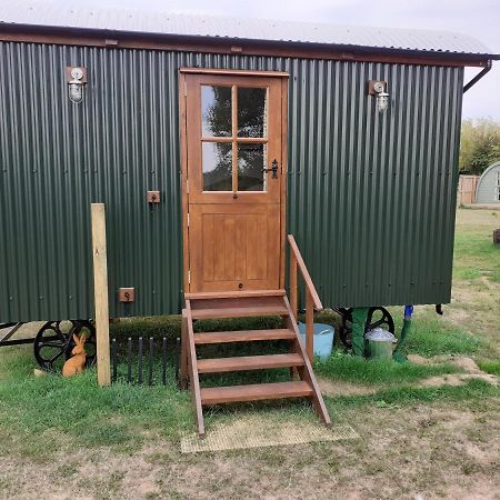 Glamping In Wiltshire In Our Luxury Shepherds Hut كيبنهام المظهر الخارجي الصورة