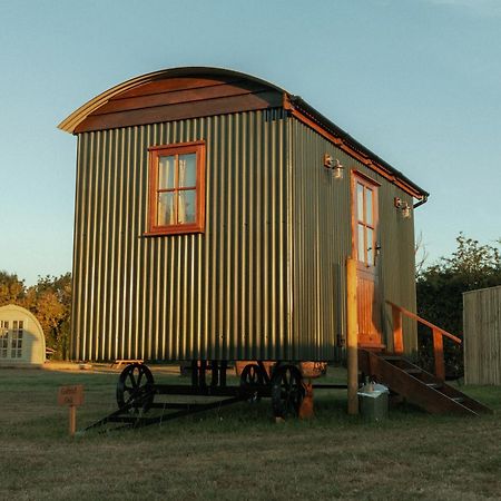 Glamping In Wiltshire In Our Luxury Shepherds Hut كيبنهام المظهر الخارجي الصورة