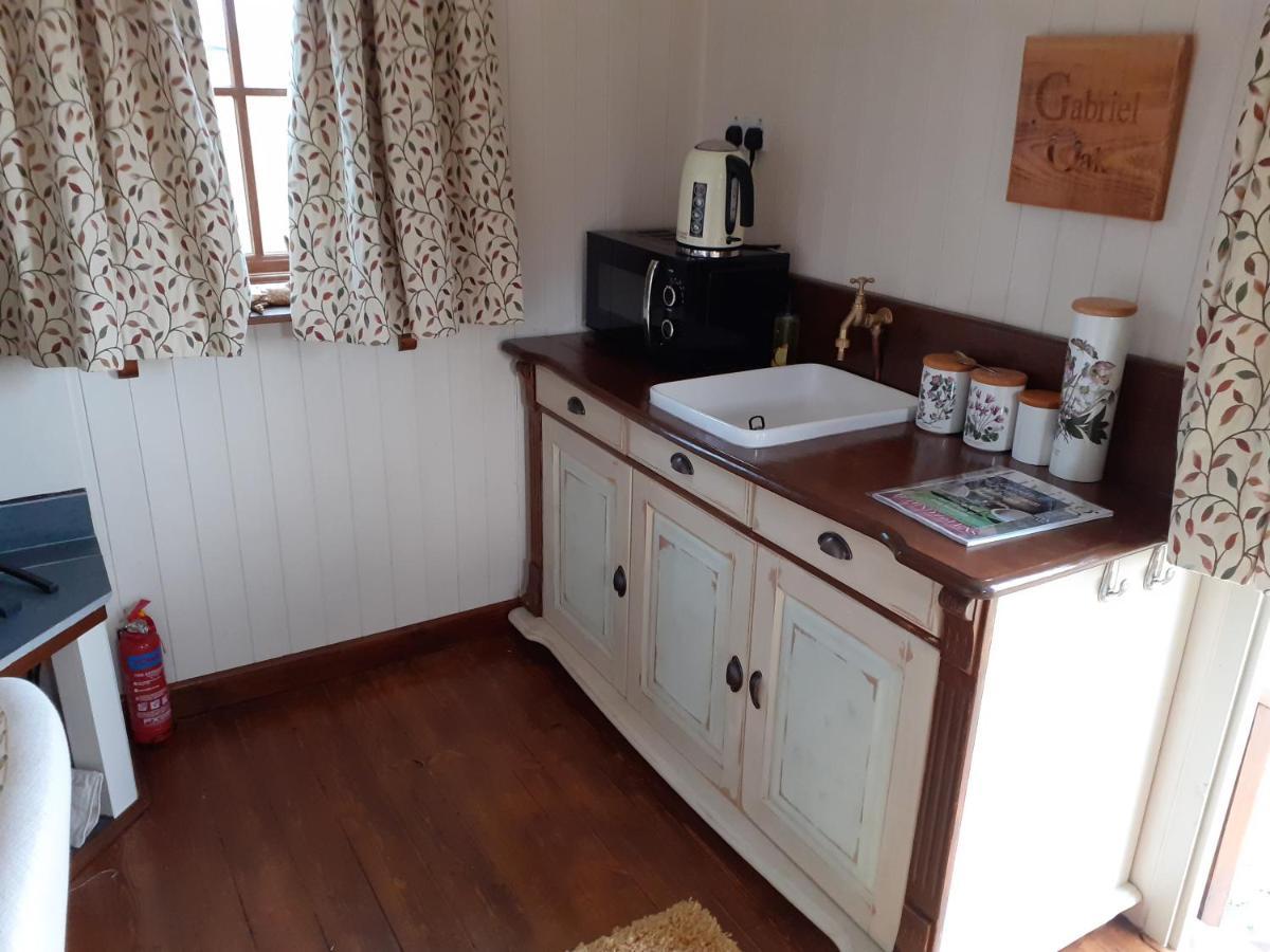 Glamping In Wiltshire In Our Luxury Shepherds Hut كيبنهام المظهر الخارجي الصورة