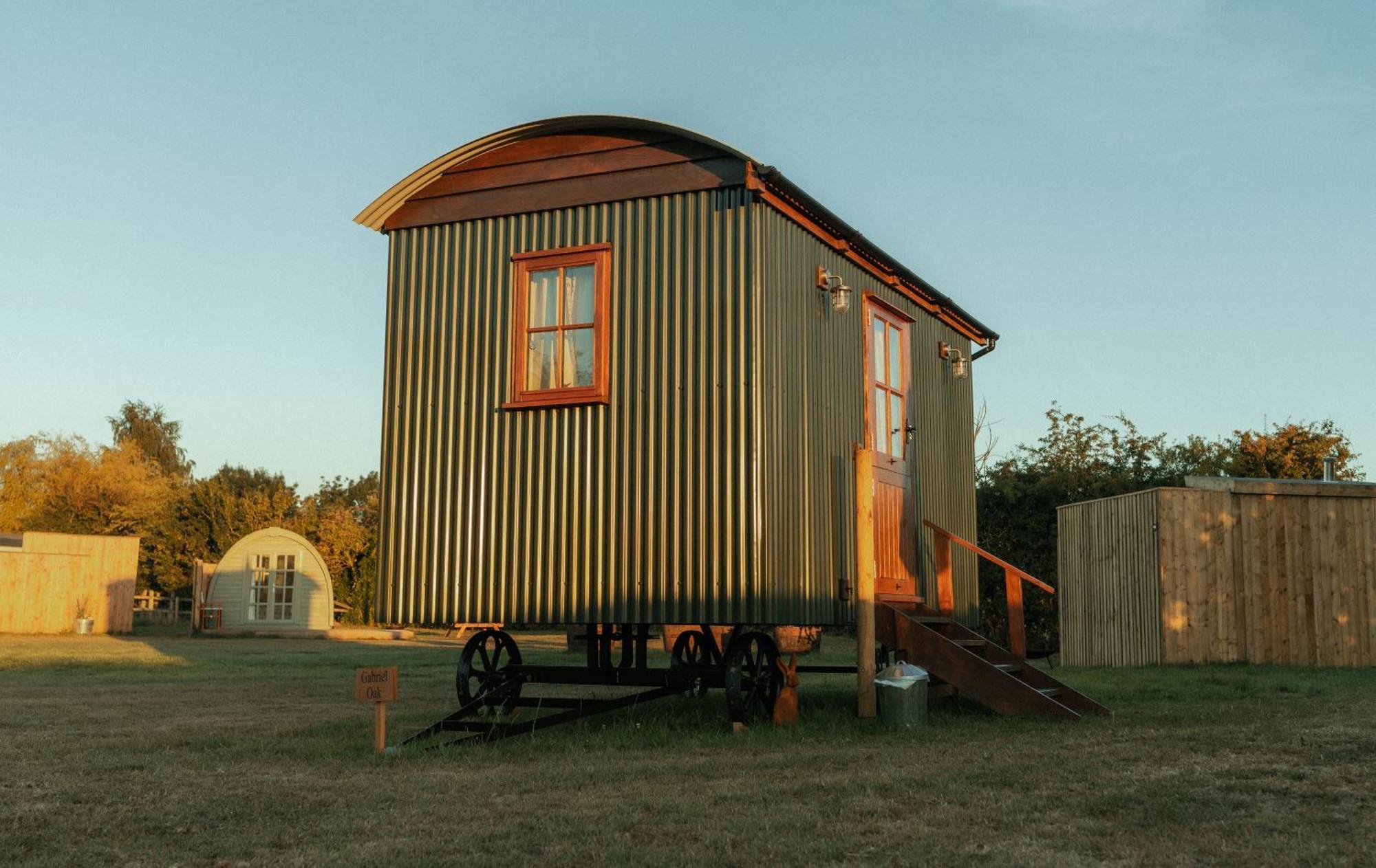 Glamping In Wiltshire In Our Luxury Shepherds Hut كيبنهام المظهر الخارجي الصورة