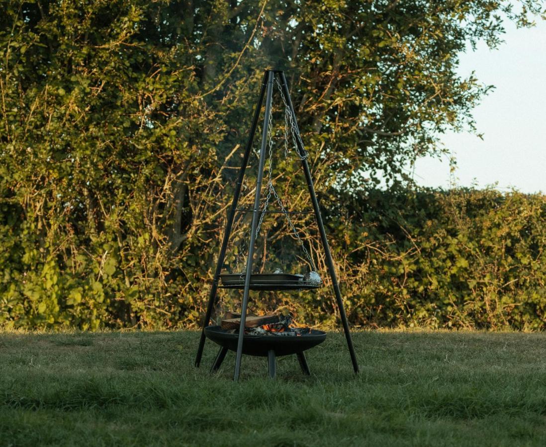 Glamping In Wiltshire In Our Luxury Shepherds Hut كيبنهام المظهر الخارجي الصورة