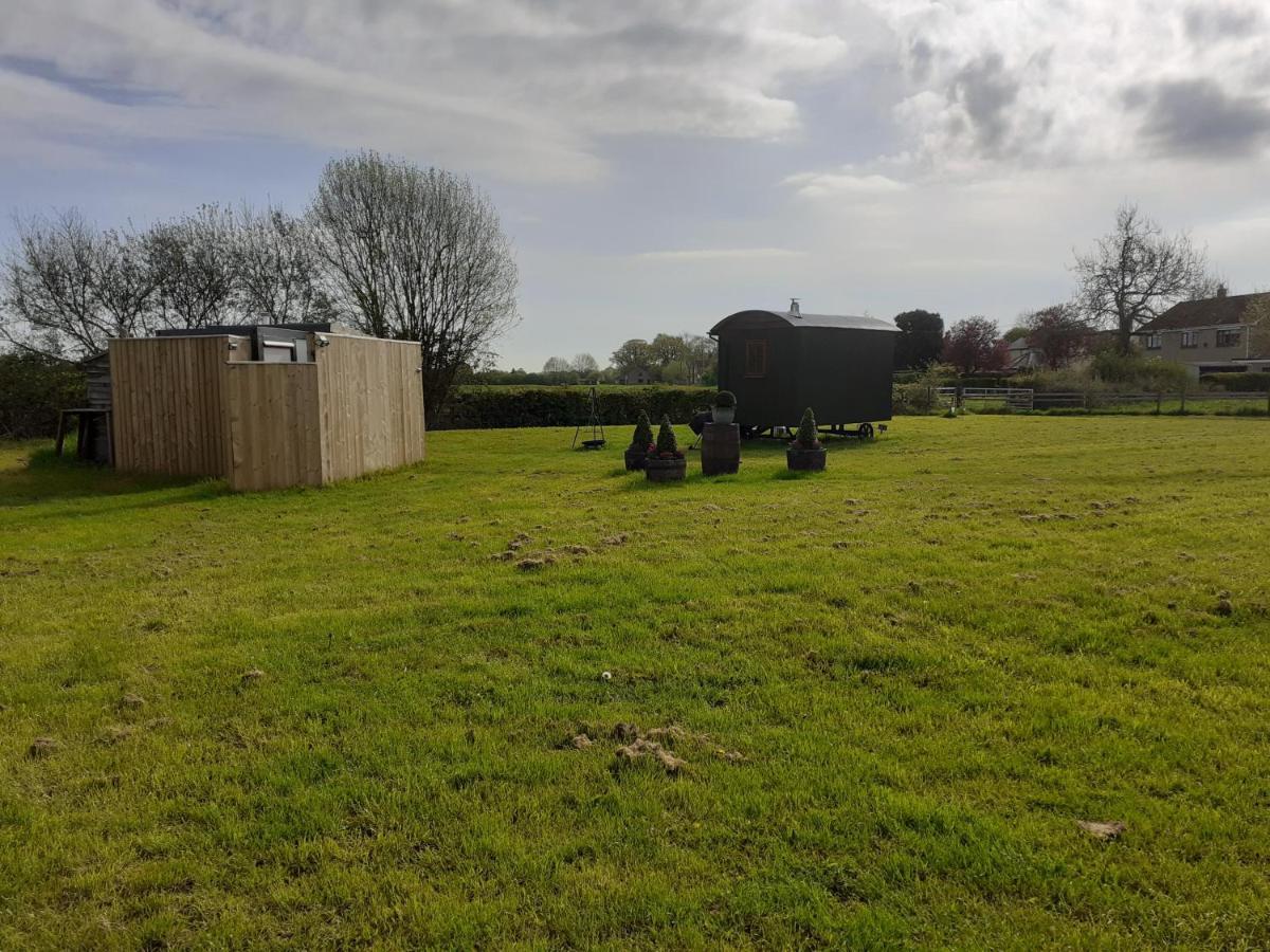 Glamping In Wiltshire In Our Luxury Shepherds Hut كيبنهام المظهر الخارجي الصورة