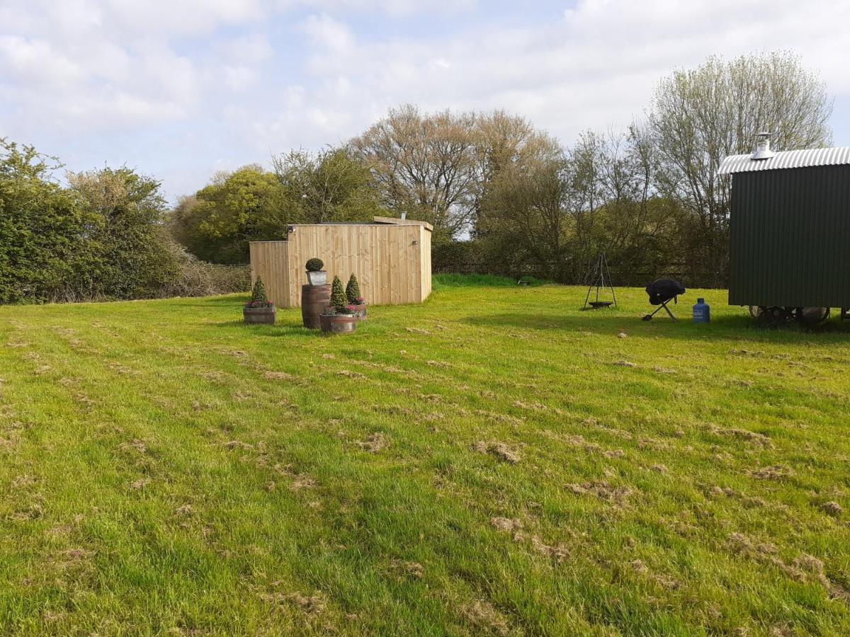 Glamping In Wiltshire In Our Luxury Shepherds Hut كيبنهام المظهر الخارجي الصورة
