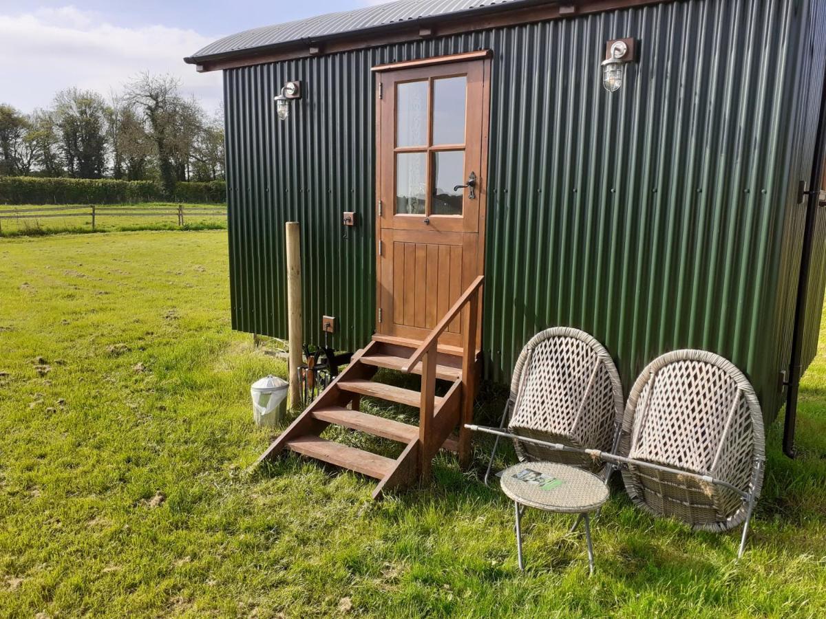 Glamping In Wiltshire In Our Luxury Shepherds Hut كيبنهام المظهر الخارجي الصورة